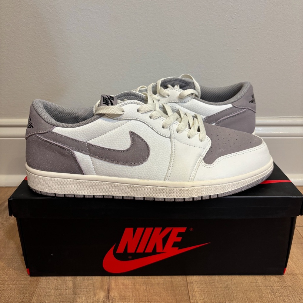 Nike Men's White and Gray Sneakers